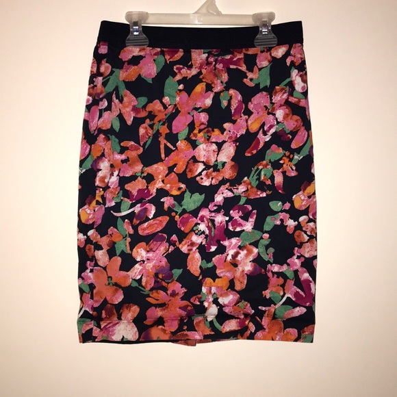 Ann Taylor Dresses & Skirts - Ann Taylor Floral Pencil Skirt
